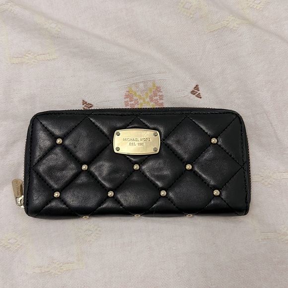 Michael Kors Black Tufted Zipper Wallet - Picture 1 of 4